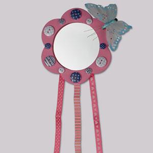 atelier de bricolage pour réaliser un miroir de princesse