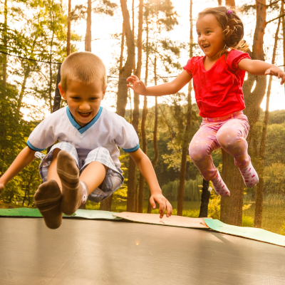 Jeux Trampoline 15 Idees Pour Bondir De Plaisir Avec Tete A Modeler