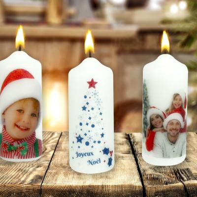 Vous recherchez un cadeau original à faire à vos proches pour Noël, un baptême, un mariage ou un anniversaire ? Ne cherchez plus, aujourd'hui nous allons vous apprendre à personnaliser une simple bougie blanche avec vos propres photos ou visuels à l&#