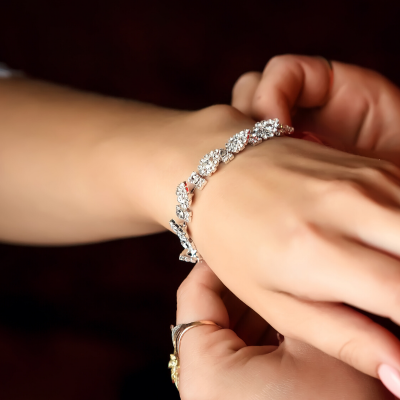 bracelet - mot du glossaire Tête à modeler. Le bracelet est un bijou. Définition et activités associées au mot bracelet.