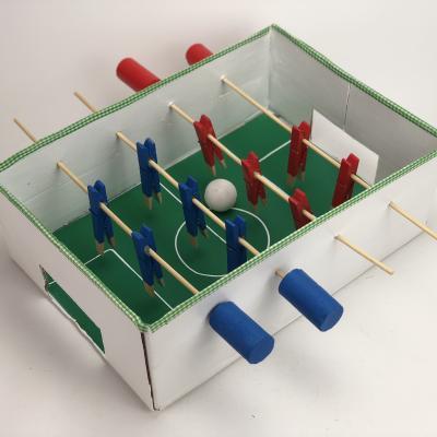 Voici toutes les idées de bricolages à faire avec les bouchons. Des idées et des tutos pour créer avec votre petit bout et ses amis des jouets, des objets de décoration et des créations artistiques. Toutes les suggestions sont illustrées et expliqu