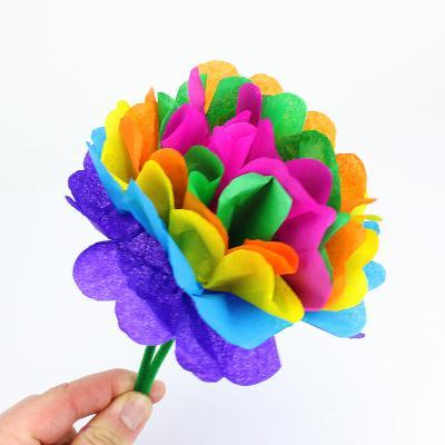 Retrouvez des idées pour réaliser des fleurs du printemps en papier, en carton, en plastique ou en tissu. Puisez des idées de bricolages pour jouer avec les fleurs. Imprimez des fiches d'activités pour découvrir le cycle de vie des fleurs qui renaiss
