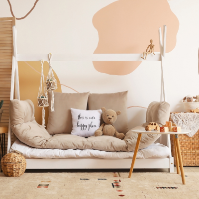 La chambre Montessori est une chambre qui va aider l'enfant à devenir autonome. Elle dispose de 3 espaces : un espace repos, un espace jeux et un espace lecture. Retrouvez nos conseils pour bien l'aménager