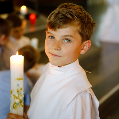 Des idées pour préparer la communion, les dragées de la communion, le repas de communion. La communion de votre enfant approche et vous ne savez pas encore quelle solution adopter pour présenter les dragées ou pour décorer la table du repas de communion ?