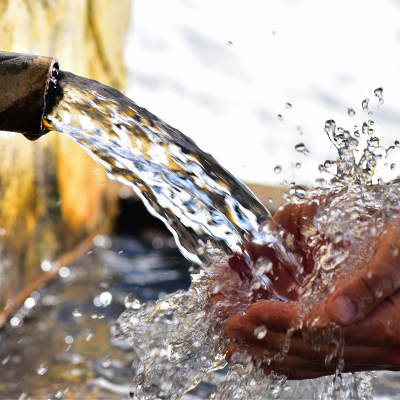 Sommaire des articles sur les ressources comme l'eau est les énergies renouvelables. Les ressources terrestres ne sont pas inépuisables, et il devient nécessaire de les protéger par des politiques et des actions de développement durable ou le soutien