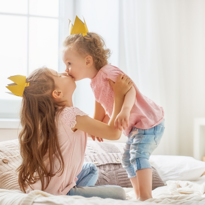 Déguisement enfant pour fêter l'Epiphanie en véritable roi ou en magnifique reine ou en princesse très mignonne. Des activités simple pour passer du temps en famille pour l'Epiphanie tout en dégustant une délicieuse galette.
