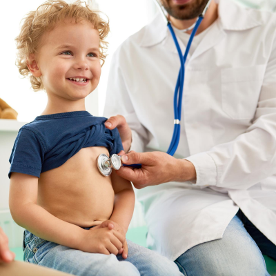 Le droit à la santé des enfants, c'est avoir le droit de vivre en bonne santé et de se développer pendant toute leur enfance et leur adolescence. Un enfant en bonne santé est un enfant qui peut aller