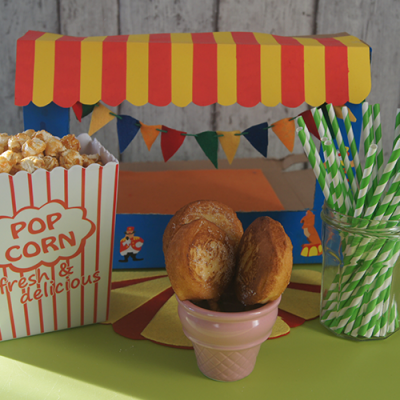 Un tuto pour préparer un goûter du mardi Gras pour le carnaval avec des douceurs sur bâtonnets