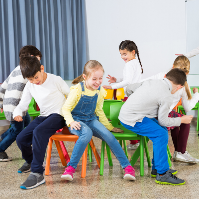 Voici notre sélection de jeux de musique pour l'animation avec les enfants. Des jeux rythmés que les enfants vont adorer !