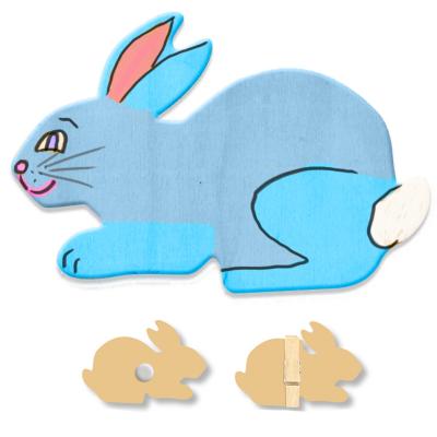 Lapin en bois décoré