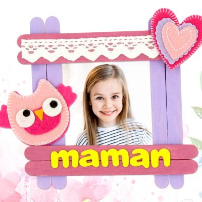 Comment réaliser en cadre magnétique en bâtonnets en bois ? Un DIY simple, coloré et personnalisable afin de réaliser une activité que les enfants adoreront. Un bricolage parfait à réaliser pour la Fête des mères, Fête des pères, Fête des grands-mères, gr