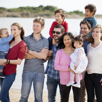 La famille est le premier cercle de sécurité d'un enfant. C'est le premier qu'il connait mais c'est aussi celui dans lequel il doit se sentir le plus en sécurité. La famille et en particulier les parents sont le premier rempart de l'enfant contre la viola