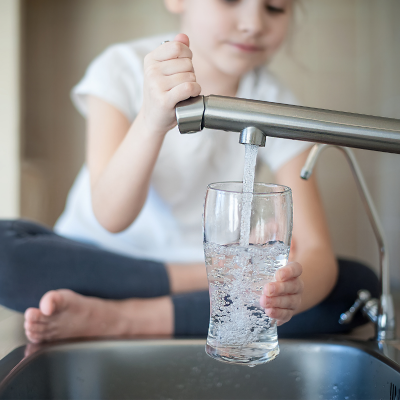 Quelques équipements simples permettent de réaliser des économies d'eau. Il existe des équipements et des appareils électroménagers simples et pas trop coûteux permettant de r&