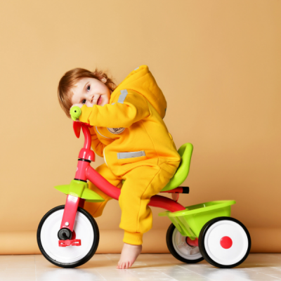 Le tricycle constitue un formidable outil pour explorer son environnement et accroÓtre son autonomie.