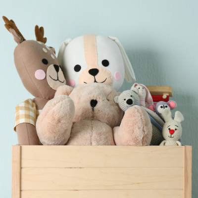 Les peluches sont le jouet favorie de bébé ! Les peluches sont les premiers compagnons d'un enfant, dès la naissance voir avant, les premiers cadeaux et les premiers achats pour bébé sont souvent des
