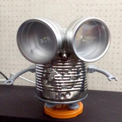 Voici des idées d'activités et de bricolages autour des robots. Utilisez les fiches pour fabriquer des petits ou de grands robots avec votre enfant ! Dans cette rubrique, vous trouverez des fiches expliquées pour fabriquer de mignons petits robots de tout