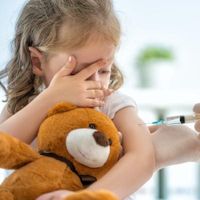 Les vaccins, dossier sur les vaccins. Contre la maladie, il existe les vaccins ! Certains vaccins sont obligatoires et ils doivent être fait durant la petite enfance, sans oublier les rappels, d'autres sont facultatifs ou réservés à certaines catégories d