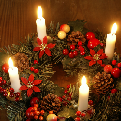 Un petit rappel de l'histoire, des traditions et des symboles de Noël. A quoi correspond l'Avent, pourquoi ce nom l'Avent. Quelles sont les origines des couronnes de l'Avent ? Quelles sont les origines et l'histoire du calendrier de l'Avent ....