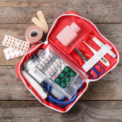 Mini dossier sur la pharmacie de la famille. La pharmacie familiale : que doit-elle contenir, comment la constituer pour quoi. Comment soigner les petites plaies et blessure du quotidien.