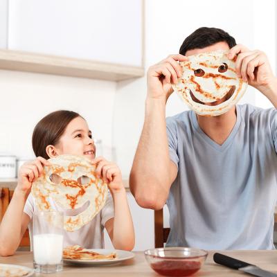 Poeme chandeleur à apprendre afin de pouvoir la réciter en mangeant des crepes. Le perce-neige est le poème de chandeleur le plus populaire auprès de nos enfants. Retrouvez ce poème mais aussi bien d'autres qui sont toutes illustrées de visuels ou de dess