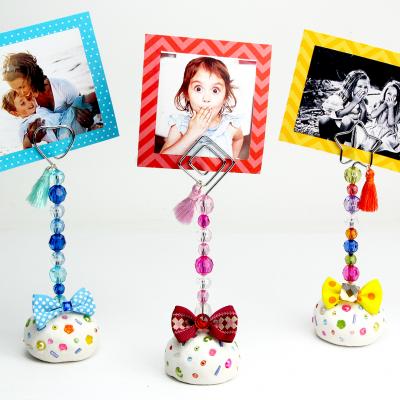 Un très beau cadeau parfait pour maman, papa, mamie ou papy. Il suffit de mettre une belle photo afin que ce présent fasse plaisir. De plus, il est très rapide à réaliser, c'est un cadeau idéal de dernière minute !