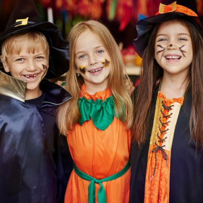 Vous trouvez qu' Halloween est une fête trop commerciale ? Vous vous demandez pourquoi en France nous fêtons Halloween ? Retrouvez nos infos sur les origines d'Halloween et les raisons de son succès en France et partout dans le monde.