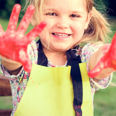 Tête à Modeler a été créé par de jeunes parents qui se posaient 1000 questions sur l’éducation de leurs enfants sans toujours savoir où et à qui s’adresser pour trouver des réponses qu’il s’agisse d’outils ou d’activités pour les aider à grandir et à s’ép