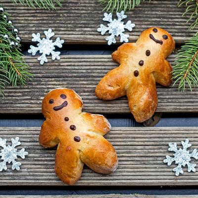 Pour la Saint Nicolas, nous avons sélectionné des recettes sucrées à base de pommes, de clémentines, de cannelle ou de chocolat. Découvrez sans plus attendre nos recettes de Saint Nicolas, elles sont à l'image de l'évêque : douces et sucrées pou