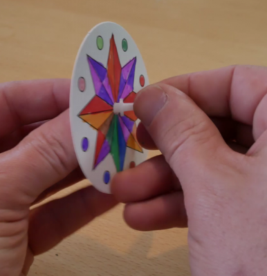 Jeux et Coloriages, ce Jouet à Personnaliser est une Toupie Jeux et Coloriages, ce Jouet à Personnaliser est une Toupie