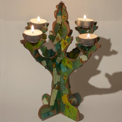 Un tuto pour les plus petits pour décorer un chandelier sapin